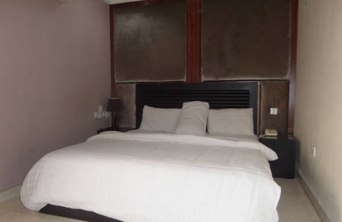 Surulere Hotel | Serena Hotel & Suites
