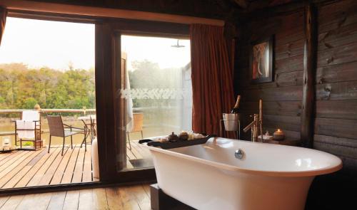 Selous Game Reserve Cabina | Serena Mivumo River Lodge