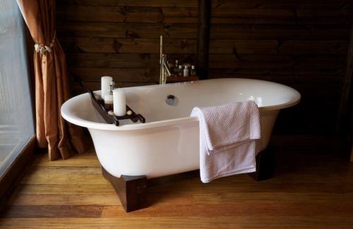 Selous Game Reserve Cabina | Serena Mivumo River Lodge