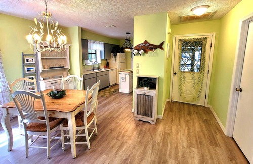 Inverness Cabaña | Serendipity Lakehouse with dock, canoes and kayaks plus we are pet friendly!