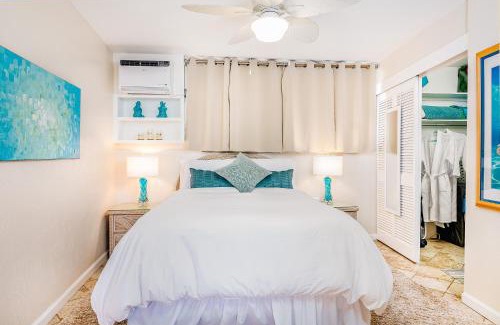 Maili Apartamento | *SERENDIPITY ON THE MOANA - Legal & Oceanfront - Great for Work & Play!*