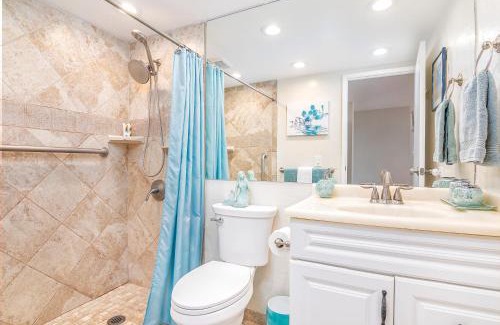 Maili Apartamento | *SERENDIPITY ON THE MOANA - Legal & Oceanfront - Great for Work & Play!*