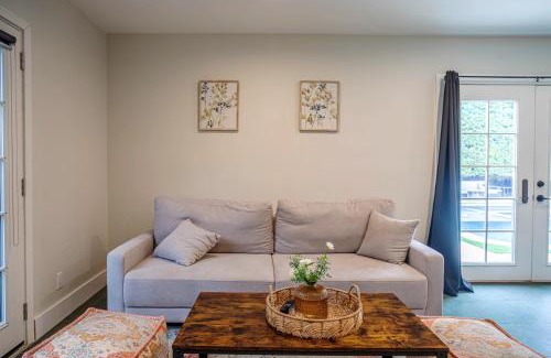 Sherman Oaks Casa | Serene 1 bed guest house with patio sleeps 6