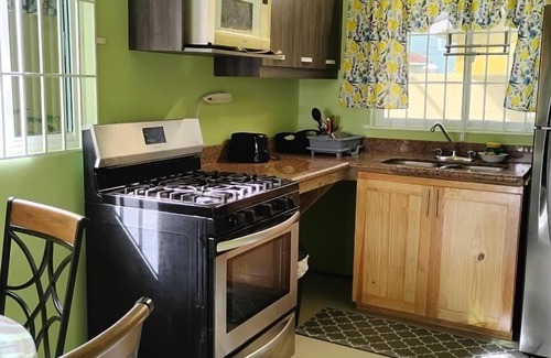 Falmouth Apartamento | Serene 1-bedroom apartment in charming Falmouth, Trelawny, Jamaica with AC, WiFi
