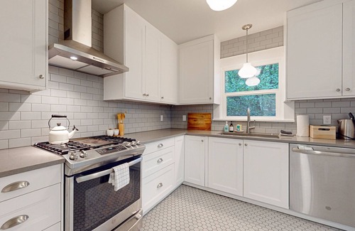Richmond Casa | Serene 1912 home with a private Japanese garden in South East Portland