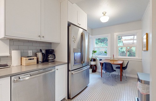 Richmond Casa | Serene 1912 home with a private Japanese garden in South East Portland