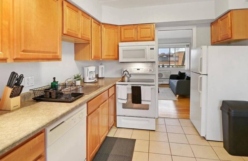 Arlington Heights Apartamento | Lush 1BR Apartment in Quiet Community