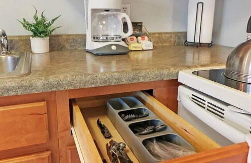 Arlington Heights Apartamento | Lush 1BR Apartment in Quiet Community
