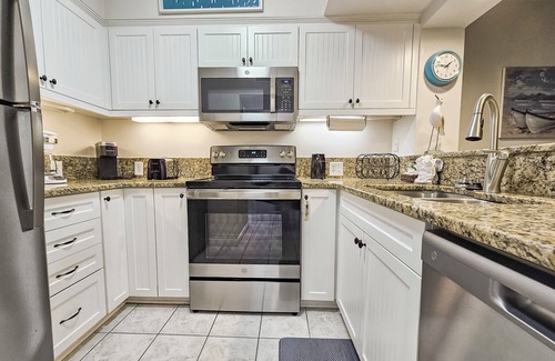 Arcadian Shores Cabina | Serene 2 bedroom, 2 bath lodge, with full access to amenities, 101AC