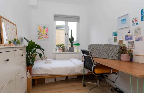 Bow West Apartamento | Serene 2 Bedroom Flat overlooking Victoria Park