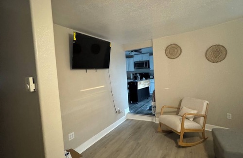 Dupont Casa | Serene 2-bedroom house with WiFi in Commerce City