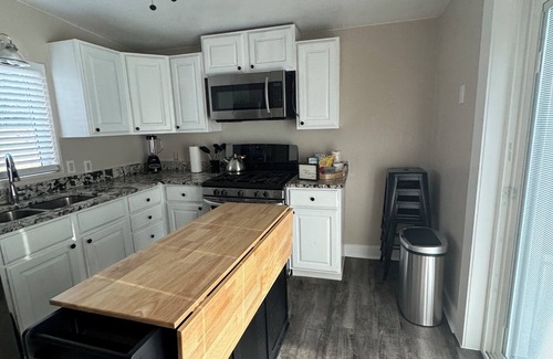 Dupont Casa | Serene 2-bedroom house with WiFi in Commerce City
