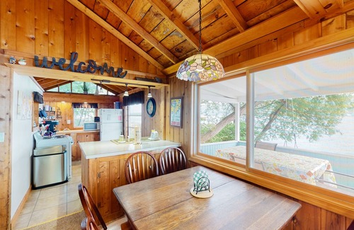Town of Jerusalem Cabaña | Serene 2BR Cottage on 180ft of Private Keuka Lakefront