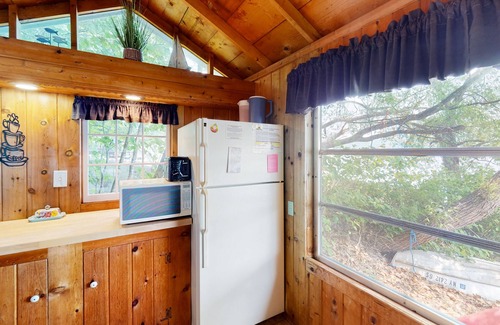 Town of Jerusalem Cabaña | Serene 2BR Cottage on 180ft of Private Keuka Lakefront