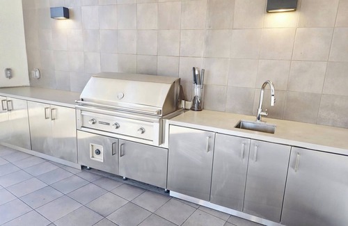 Little Tokyo Hotel | Serene 2BR Penthouse Haven in vibrant Los Angeles