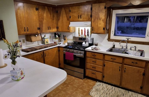 Newfield Casa | Serene 3 bdrm country home & gardens w/ WiFi 20 min from Commons / IC / Cornell