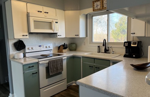 Helmer Casa | Serene 3-Bdrm Lakehouse