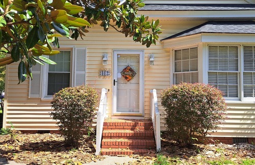 Whiteville Apartamento | Serene 3-bed, 3-bath apartment with AC in charming Whiteville