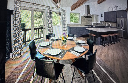 Intermountain Casa | Serene 3-bedroom 3.5 bath house with hot tub and parking next to the bus stop!