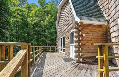 Berne Cabina | Serene 3 bedroom lake cabin with fireplace