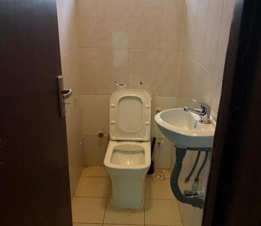 Abeokuta Apartamento | Serene 3BR Retreat with Lush private Garden, mini gym and spa access