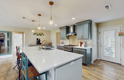 Newport Casa | Serene 3BR Waterfront Retreat With A/C, Wifi, Two Kayaks, and Full Kitchen