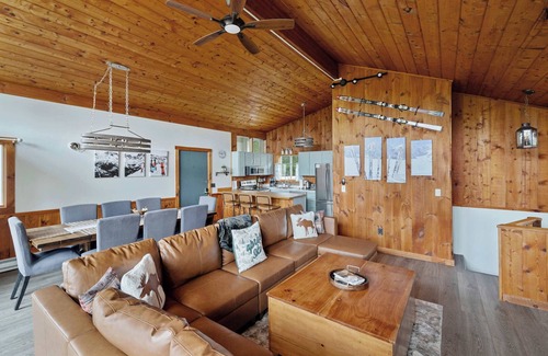 Andover Casa | Serene 4-BR Retreat 10 Mins to Okemo