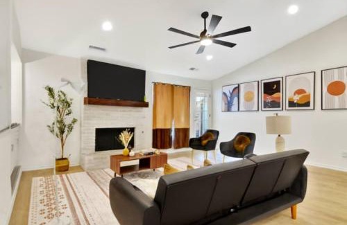 Plano Casa | Serene 4BR 2BA Home with Lagoon Pool in Plano
