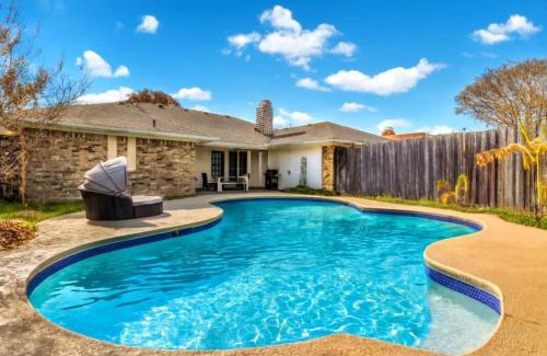 Plano Casa | Serene 4BR 2BA Home with Lagoon Pool in Plano