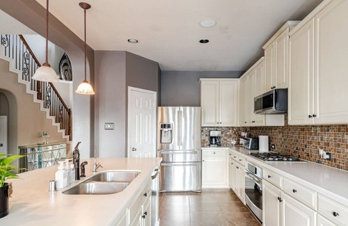 Cypress Casa | Serene 4BR Lux Home w Heated Spa Pool Massage Chair