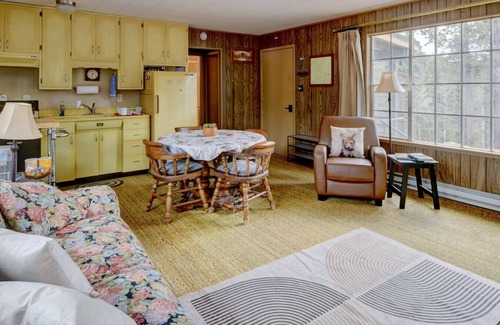 Jemez Springs Cabina | Serene 70s Retreat Near San Antonio Hot Springs