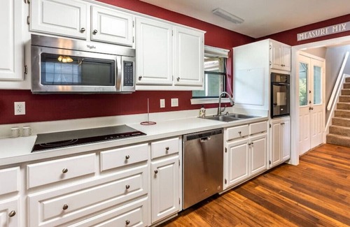 Cedar Hill Casa | Serene and Dazzling 3 Bedroom Home