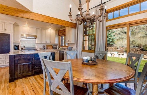 Summit Park Casa | Serene and Spacious 5BR with Gorgeous Views, Hot Tub