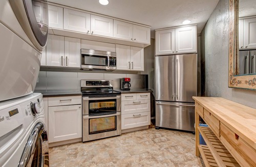 Summit Park Casa | Serene and Spacious 5BR with Gorgeous Views, Hot Tub