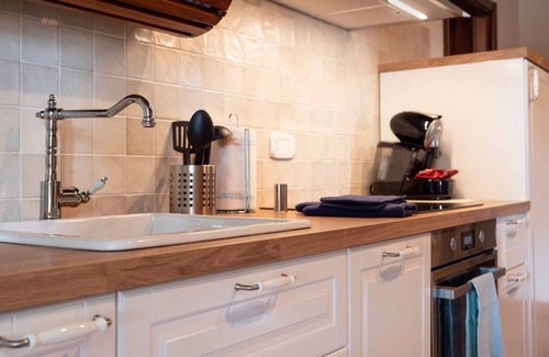 Mombaroccio Apartamento | Apartamento tranquilo con piscina