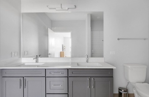 Arlington Heights Apartamento | Serene Arlington Heights 2BR w/ Gym & W/D, easy commute, by Blueground