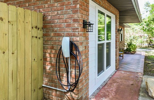 High Springs Casa | Serene at the Springs - New Reno & Tesla Charger