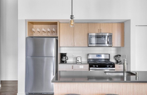Wilburton Apartamento | Serene Bellevue 2BR w/ Gym & W/D, near Spring District, by Blueground