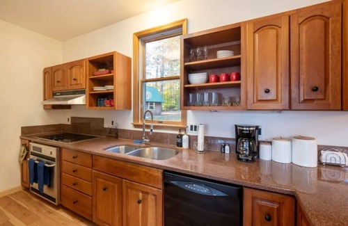 Otis Casa | Serene Berkshires Home On 5+ Acres, Rustic & Chic