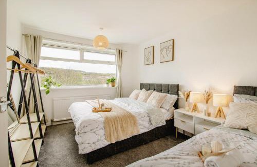 Rotherham Casa | Serene Boho Retreat: White Oak Charm House 7ppl