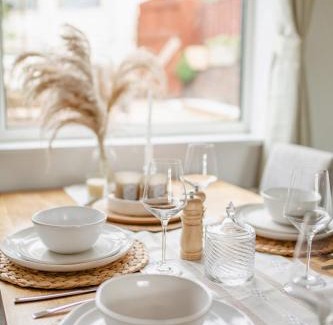 Rotherham Casa | Serene Boho Retreat: White Oak Charm House 7ppl