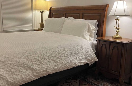 Dorchester Apartamento | Serene Boston base close to everything w free private parking + Andrew Station!