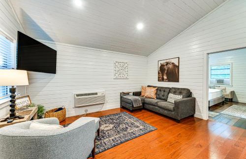 Broken Bow Casa | Serene Broken Bow Cabin with Fire Pit and Gas Grill!