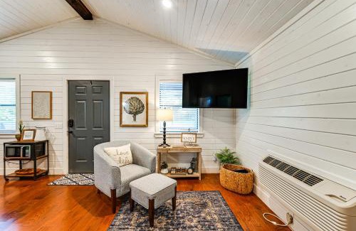 Broken Bow Casa | Serene Broken Bow Cabin with Fire Pit and Gas Grill!