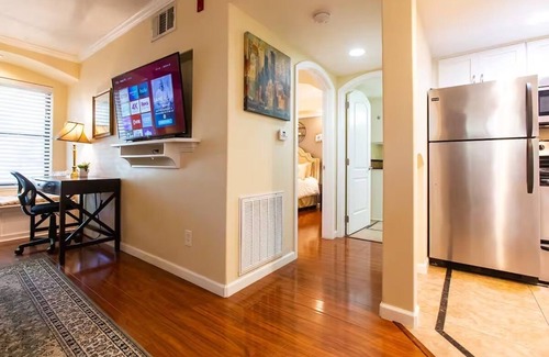 Ridgecrest Apartamento | Serene Business-Friendly Getaway ~ ♛Queen Bed, Pkg
