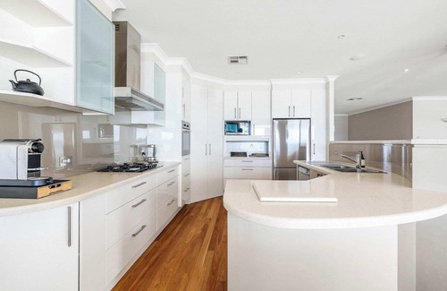 Point Clare Casa | Serene By Coast Hosting
