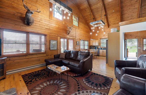 Spearfish Cabina | Serene cabin getaway minutes from hiking, biking, UTV and snowmobile trails.