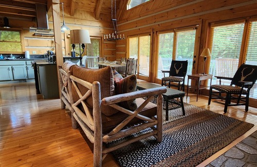 Cherokee Cabina | Serene cabin nestled amid the majesty of the Great Smoky Mountains
