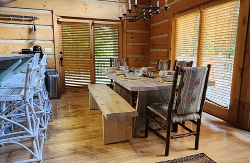 Cherokee Cabina | Serene cabin nestled amid the majesty of the Great Smoky Mountains