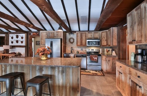 Sellersville Cabina | Serene cabin on 6 acre pond in rural Upper Bucks